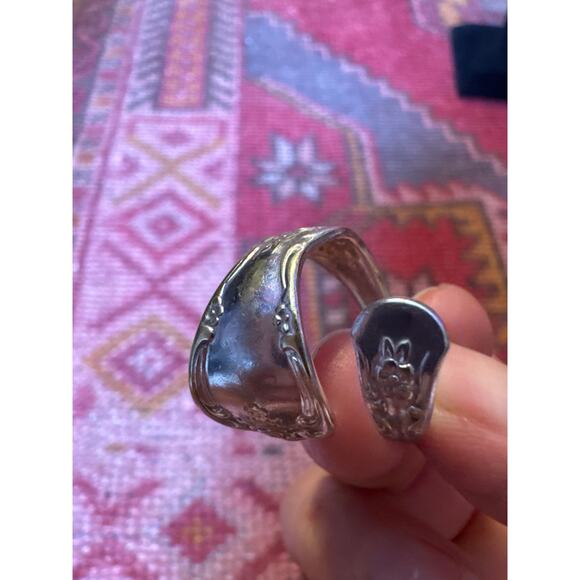 Vintage WM Rogers Oneida Silver Plated Rose Flower Old Spoon Ring Adjustable - Picture 3 of 6